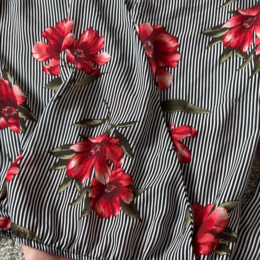 Forever 21 Gray and Red Floral Wrap Blouse - Picture 4 of 4
